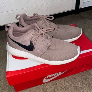 Women’s Nike Roshe one